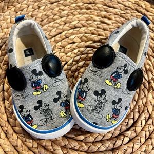 Adorable Gap Disney Mickey Mouse slip on sneakers, excellent condition, gray